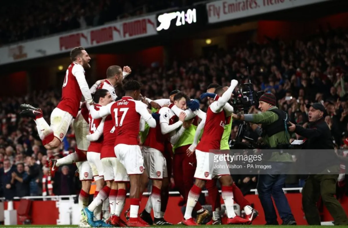Arsenal 5 dəqiqəyə 3 qol vuraraq Liverpul ilə heç-heçə edib - VİDEO