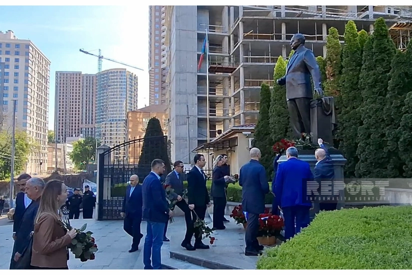Heydar Aliyev's monument visited in Kyiv