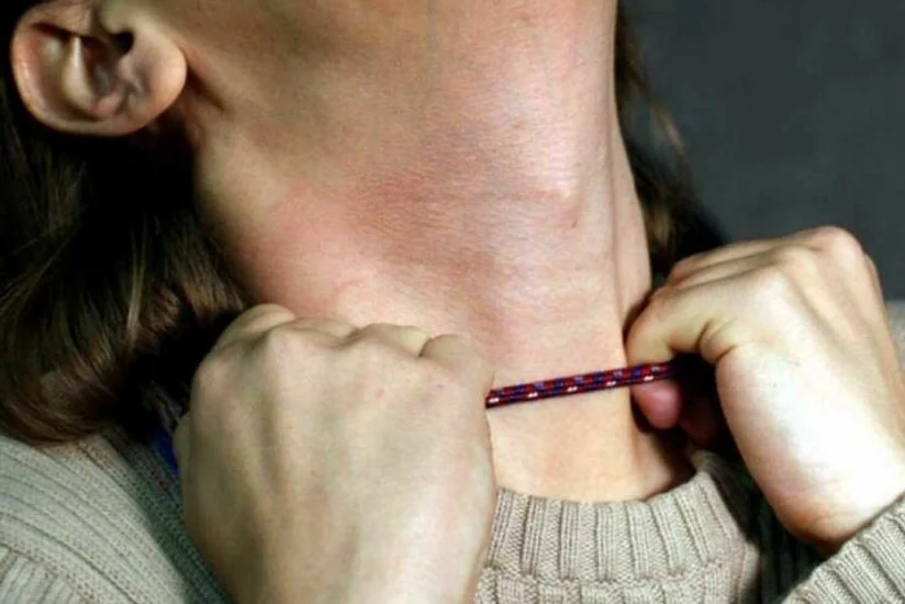 Qobustanda arvadını iplə boğaraq öldürməkdə təqsirləndirilən şəxsin məhkəməsi başlayır