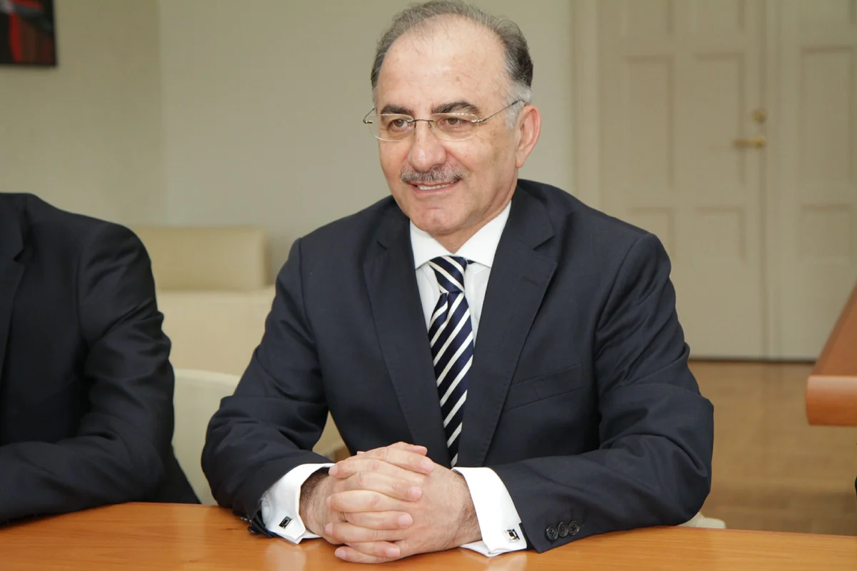 Sabiq səfir: İƏT-də maliyyə məsələlərini güclü bir ölkə öz üzərinə götürməlidir