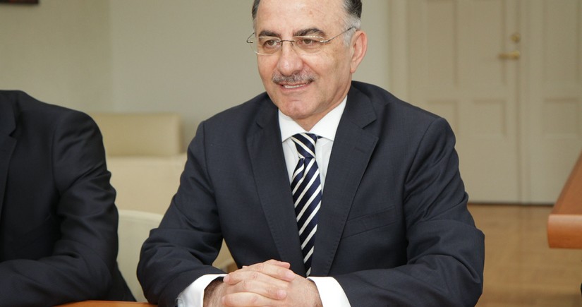Sabiq səfir: İƏT-də maliyyə məsələlərini güclü bir ölkə öz üzərinə götürməlidir