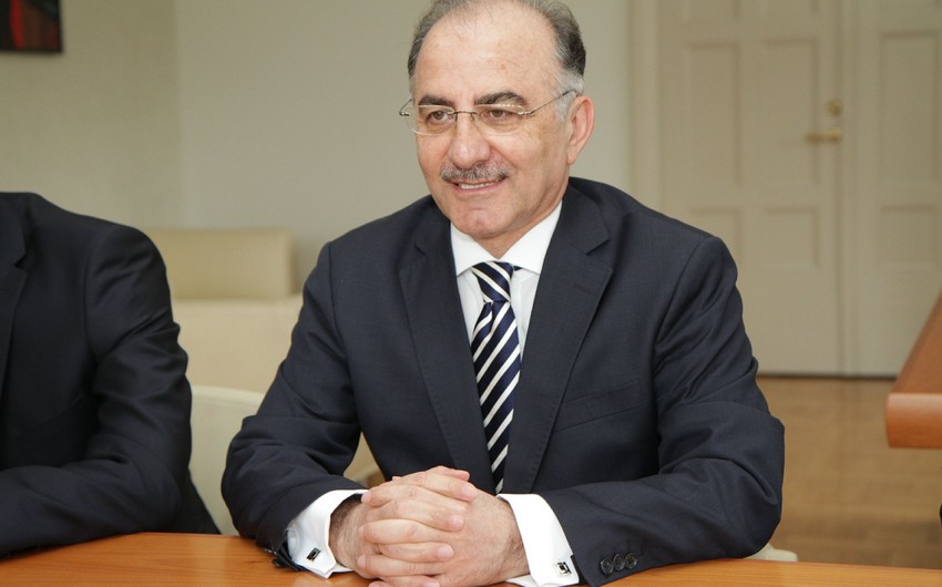 Sabiq səfir: İƏT-də maliyyə məsələlərini güclü bir ölkə öz üzərinə götürməlidir