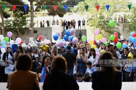 Birincilərin ilk dərs günü - FOTOREPORTAJ