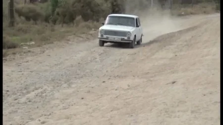 Sabirabadda 2,5 km-lik yol problemi: şagirdlər dərsə, xəstələr həkimə vaxtında gedə bilmir - REPORTAJ