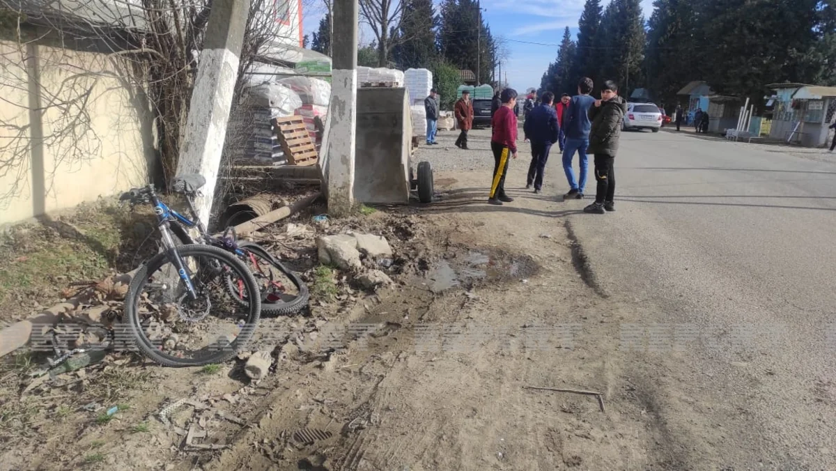 Lənkəranda avtomobil yeniyetmə velosipedçini vurub