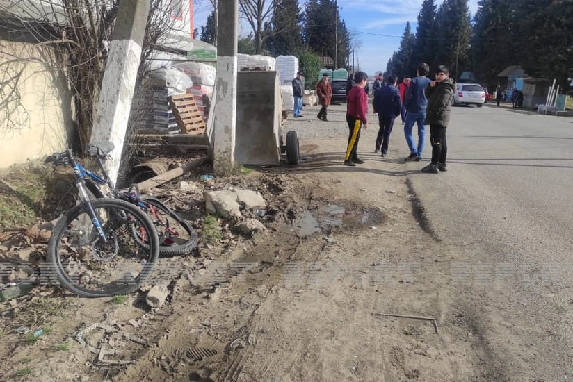 Lənkəranda avtomobil yeniyetmə velosipedçini vurub