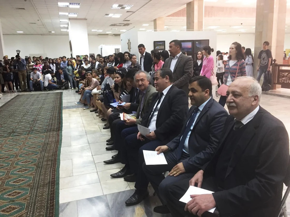 Özbəkistanda Qarabağ geyimlərinin sərgisi keçirilib