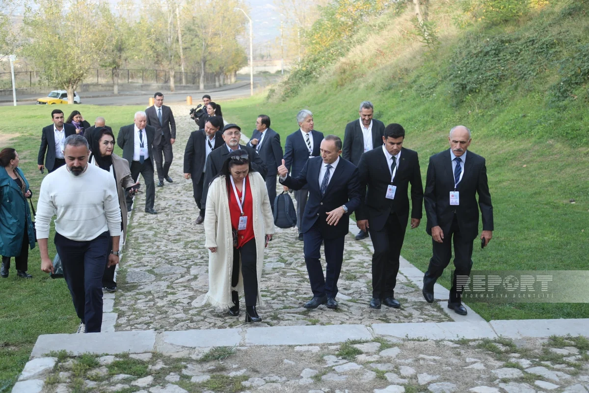 TÜRKSOY-un teatr rəhbərləri Şuşanı gəziblər