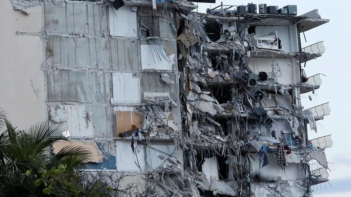 One dead after building collapse in US-UPDATED