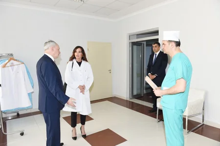 Azərbaycanın birinci xanımı yanğın nəticəsində xəsarət alanların vəziyyəti ilə maraqlanıb