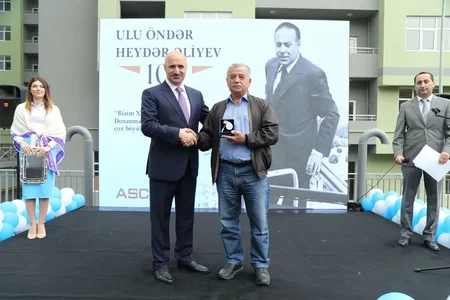 Prezident İlham Əliyevin tapşırığı ilə dənizçilər üçün tikilən yaşayış kompleksi təhvil verilib