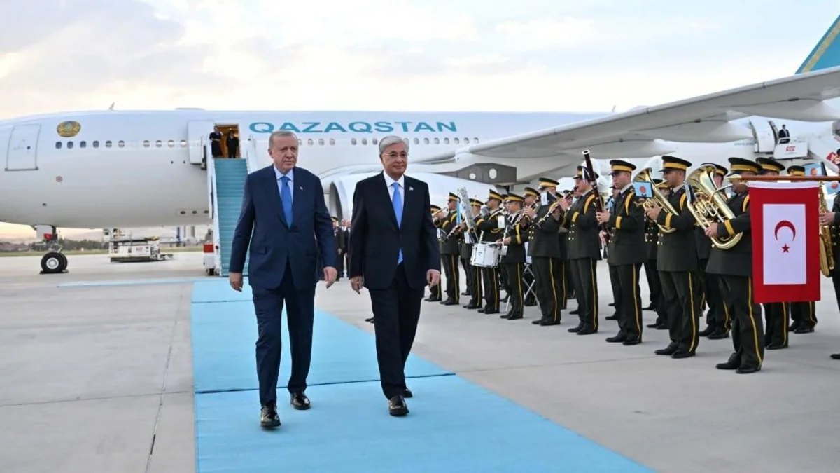 Ankarada hava limanında Qazaxıstan və Türkiyə prezidentləri arasında qısa söhbət olub - YENİLƏNİB