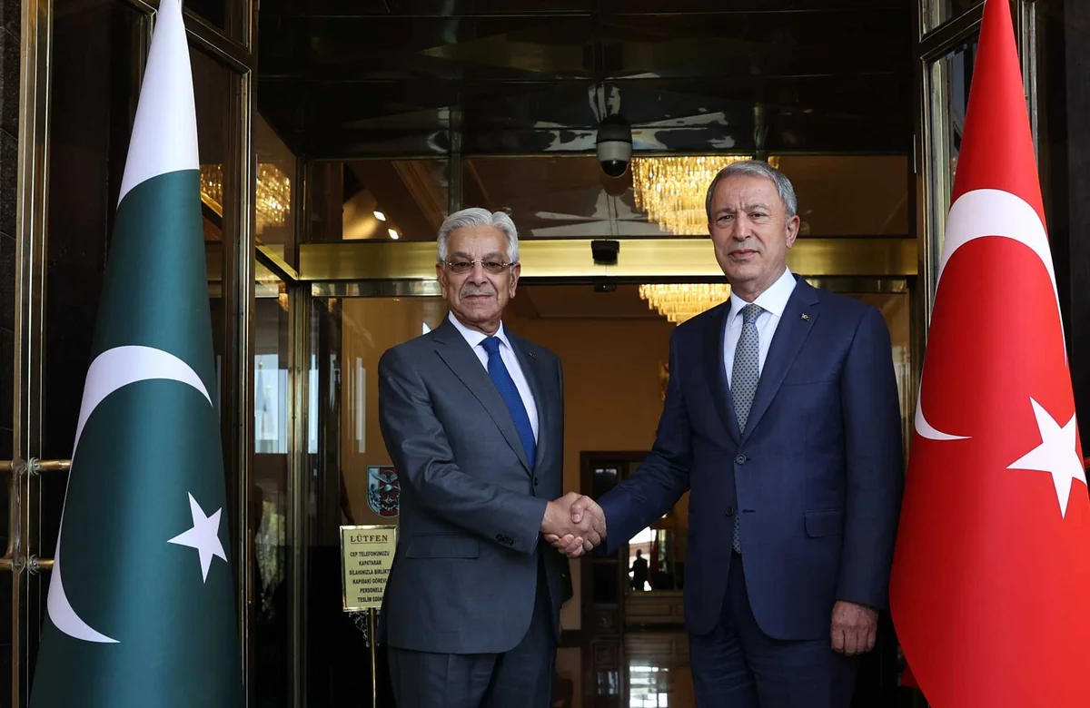 Türkiyə və Pakistan müdafiə nazirləri arasında görüş olub