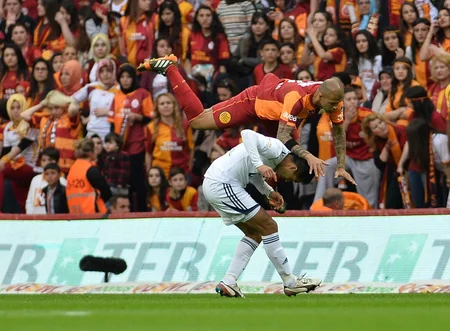 “Qalatasaray” liderliyə yüksəldi