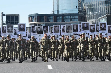 İlham Əliyev və Mehriban Əliyevanın iştirakı ilə Bakıda şəhidlərin xatirəsinə yürüş keçirilib
