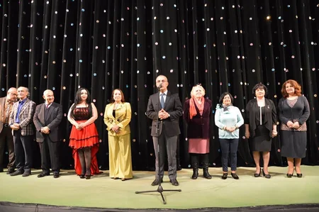 Gənc Tamaşaçılar Teatrının aktyorları mükafatlandırılıb