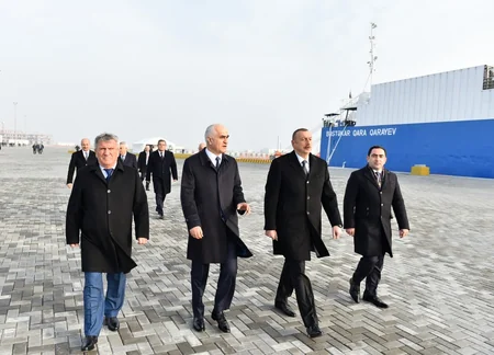 Prezident Bakı Beynəlxalq Dəniz Ticarət Limanı kompleksində RO-RO terminalının açılışında iştirak edib - ƏLAVƏ OLUNUB