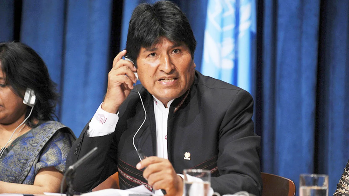 Evo Morales təyyarə ilə Meksikaya gedib