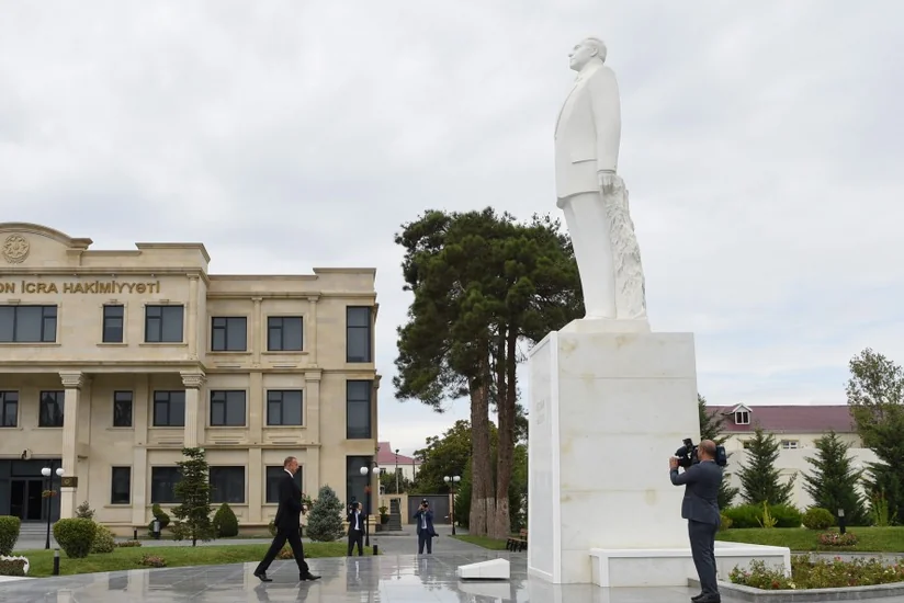 Президент Ильхам Алиев прибыл в Билясуварский район