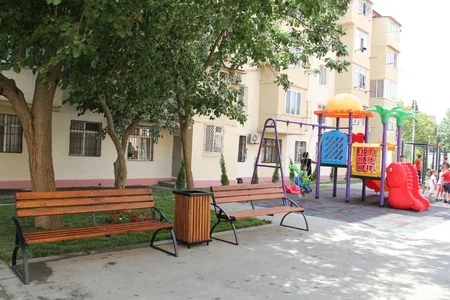 Bakıda abadlaşdırılan növbəti həyət istifadəyə verilib