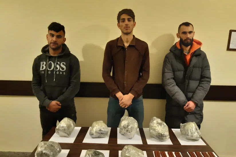 Silahların və 30 kq narkotik vasitənin Azərbaycana keçirilməsinin qarşısı alınıb