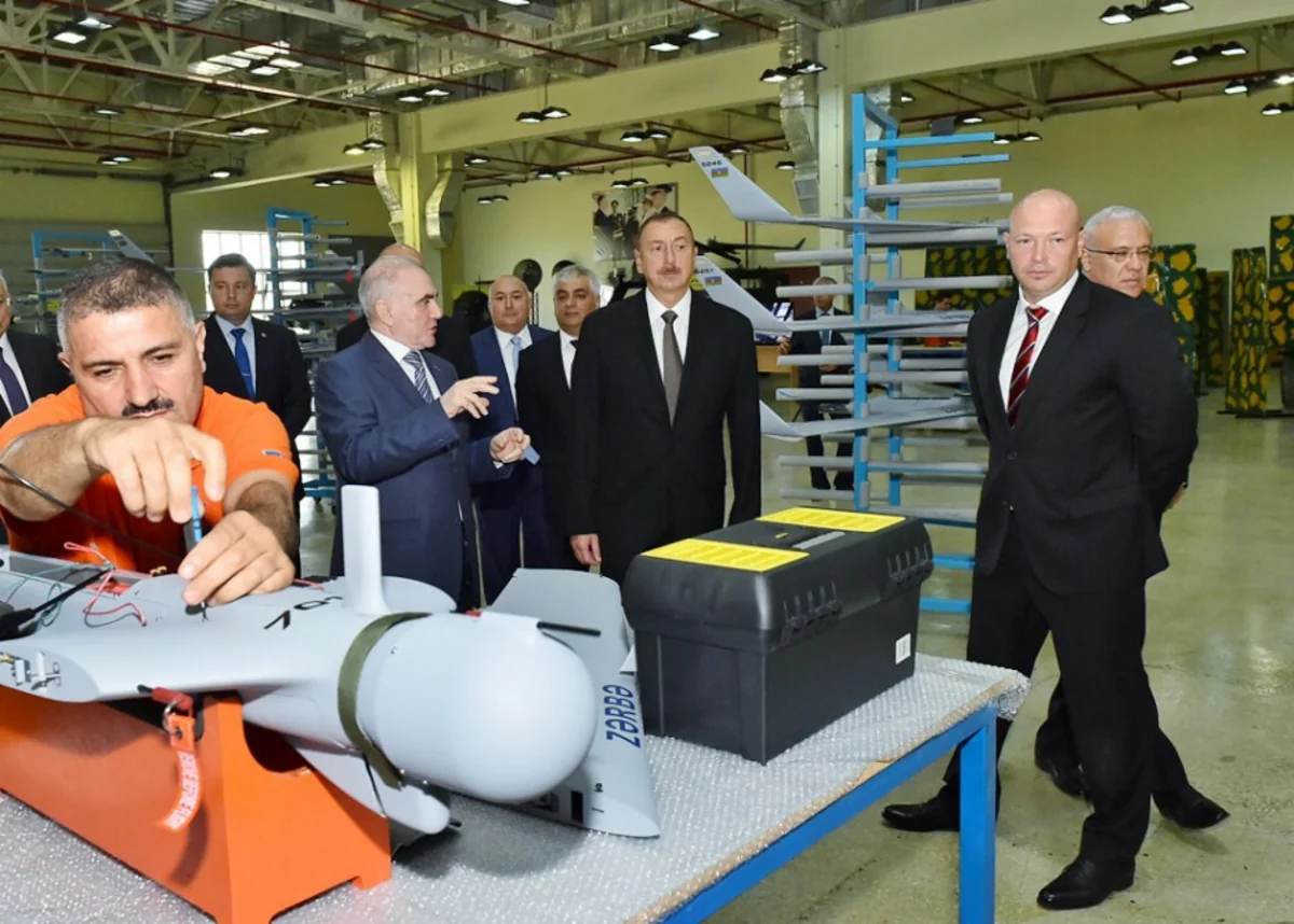 Президент Азербайджана принял участие в презентации БПЛА Zərbə