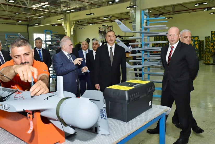Prezident İlham Əliyev “Zərbə” pilotsuz uçuş aparatlarının təqdimatında iştirak edib
