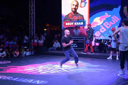 Heydər Əliyev Mərkəzinin parkında beynəlxalq rəqs yarışması keçirilib