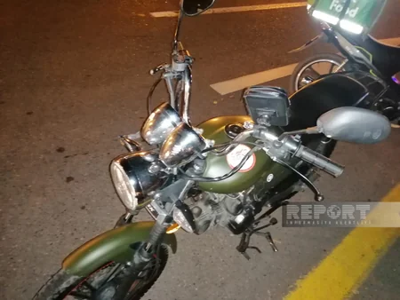 Bakıda qırmızı işıqdan keçən motosikletçini avtomobil vurub