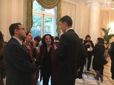 Rəhman Mustafayev Parisdəki Azərbaycan diasporunun nümayəndələri ilə görüşüb