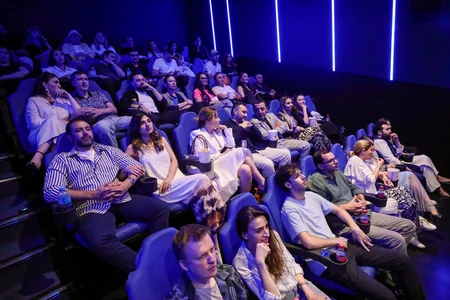 “Pis oğlanlar” CineMastercard kinoteatrının yay mövsümünün açılışında