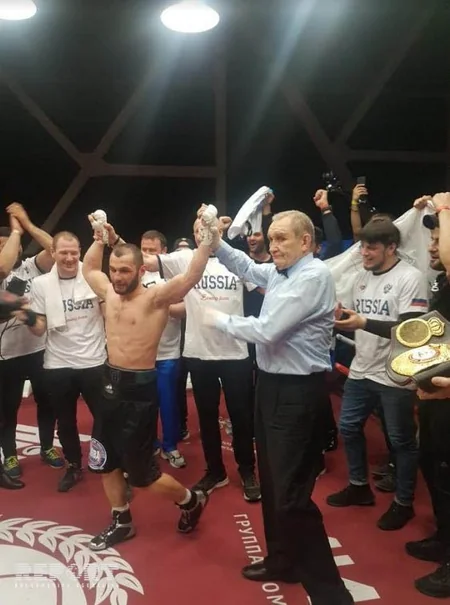 Азербайджанский боксер победил армянина и завоевал пояс WBA Continental