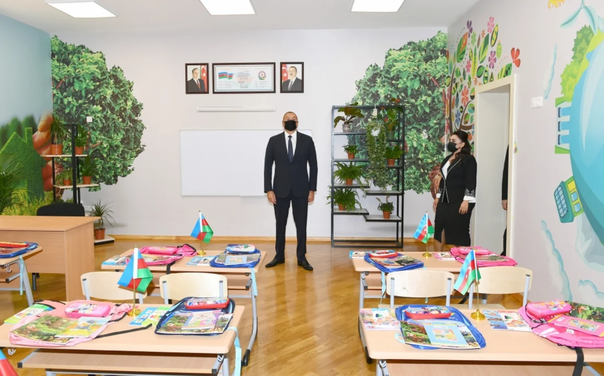 İlham Əliyev Sabunçuda 307 saylı tam orta məktəbdə yaradılan şəraitlə tanış olub