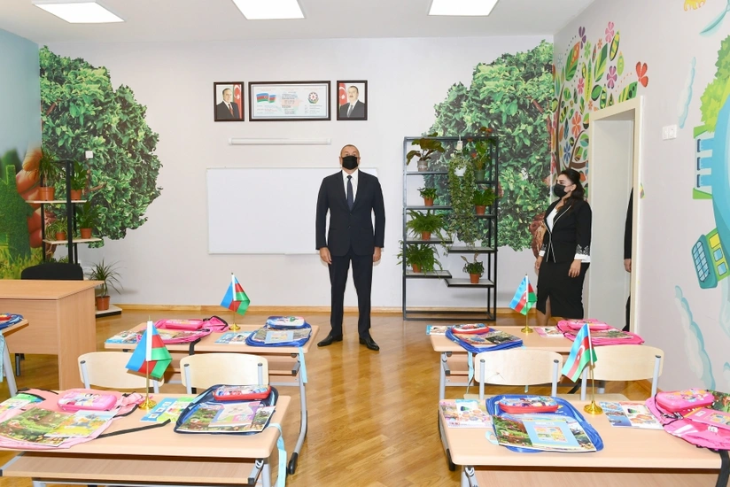 İlham Əliyev Sabunçuda 307 saylı tam orta məktəbdə yaradılan şəraitlə tanış olub