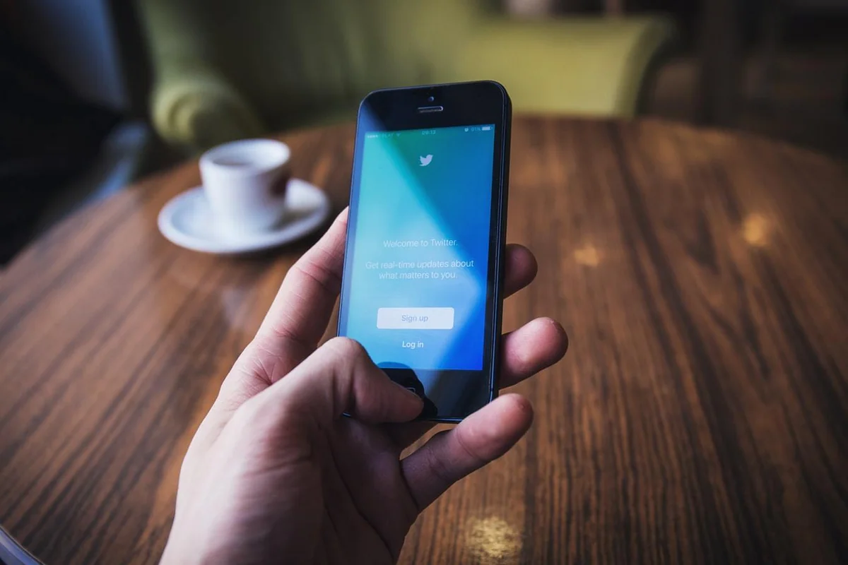 “Twitter” bəzi istifadəçilərinə problem yaratdı