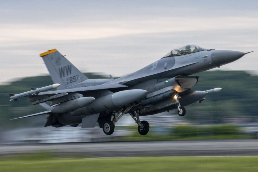 Netherlands to supply Ukraine with additional six F-16s