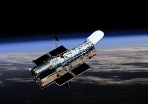 Телескоп Хаббл запечатлел кольцо Эйнштейна, состоящее из трех галактик