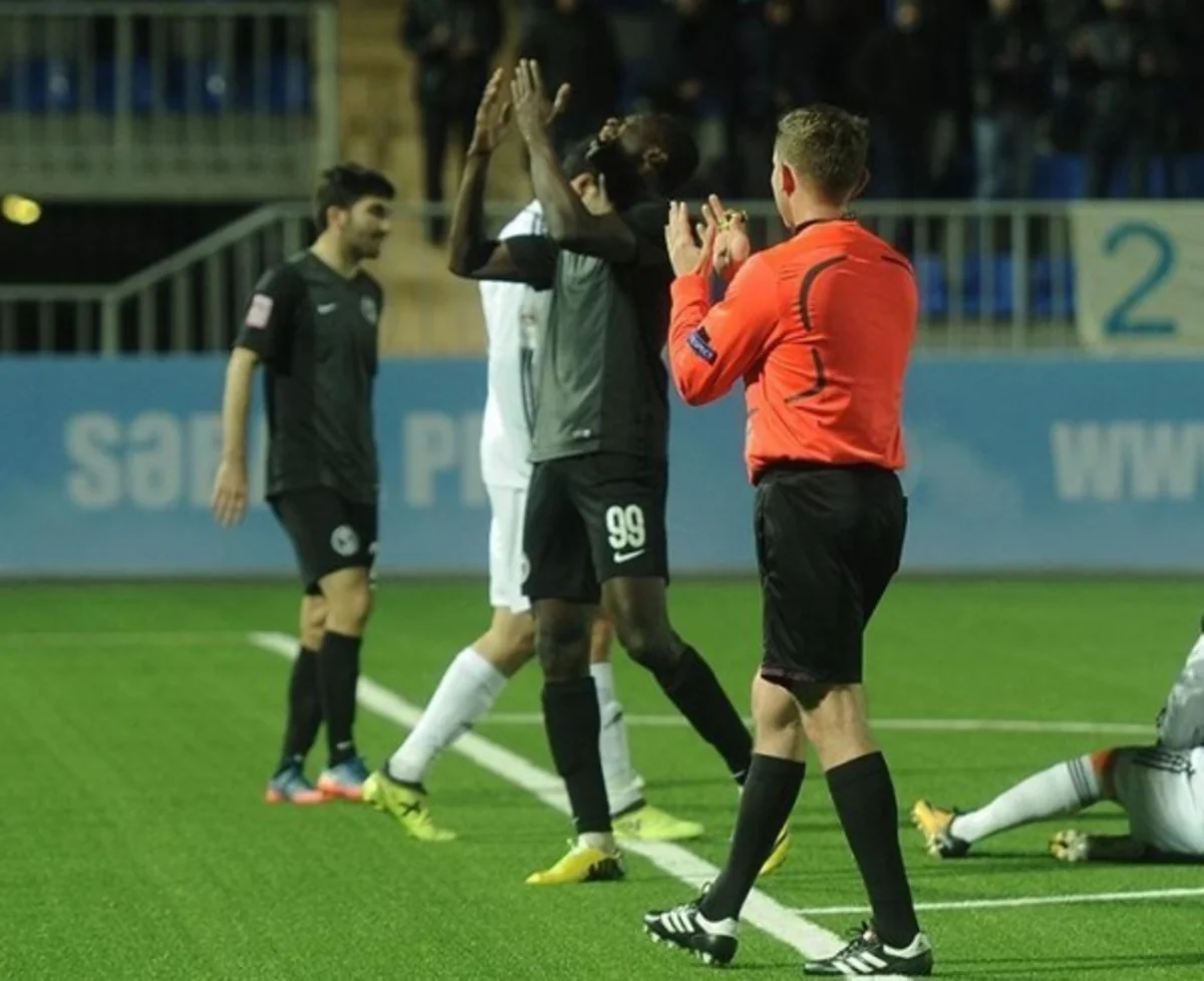 Səbail daha bir futbolçu ilə yollarını ayırıb