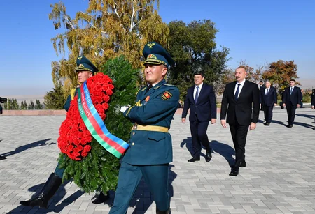 İlham Əliyev Bişkekdə “Ata-Beyit” Milli Tarixi-Memorial Kompleksini ziyarət edib - YENİLƏNİB