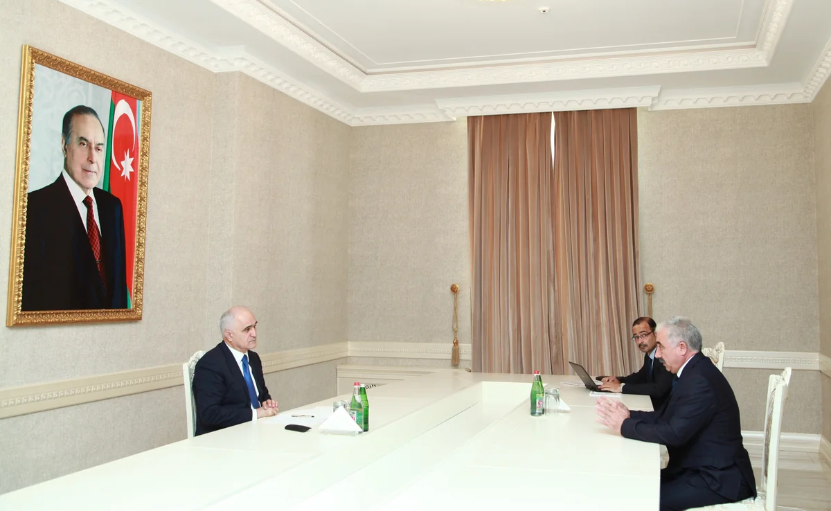İqtisadiyyat naziri Xırdalanda vətəndaşlarla görüşüb
