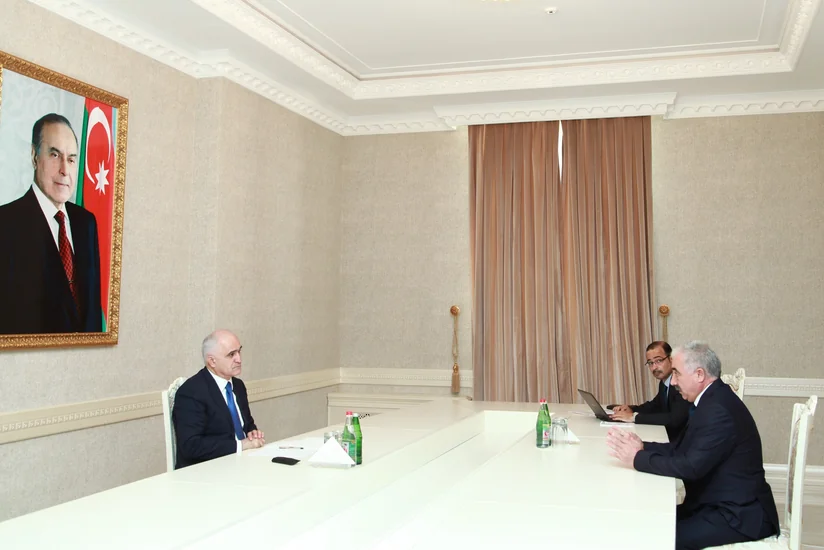 İqtisadiyyat naziri Xırdalanda vətəndaşlarla görüşüb