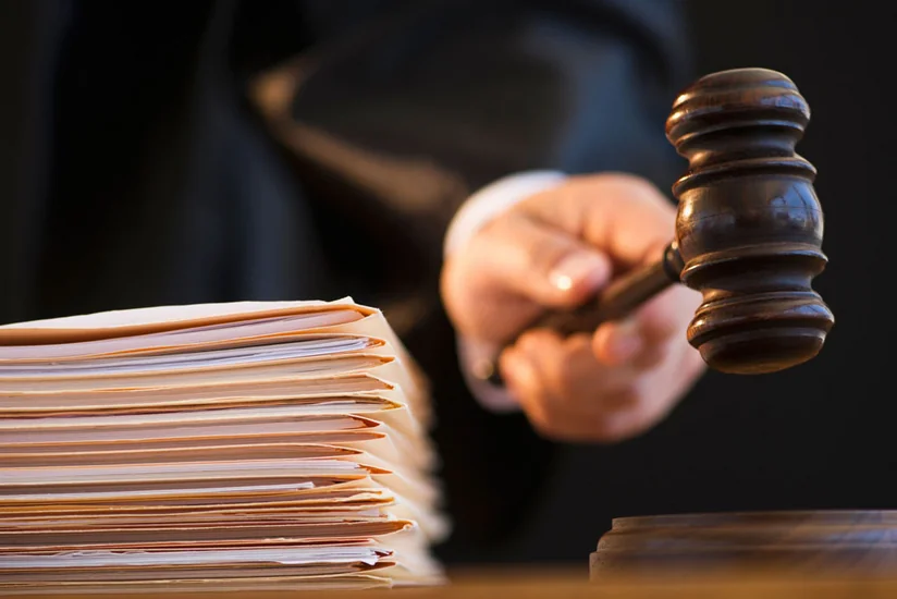 Bakıda dələduzluqda təqsirləndirilən müəllimin məhkəməsində zərərçəkmiş ifadə verib