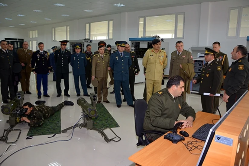 Аккредитованные в страну военные атташе посетили специальные учебные заведения