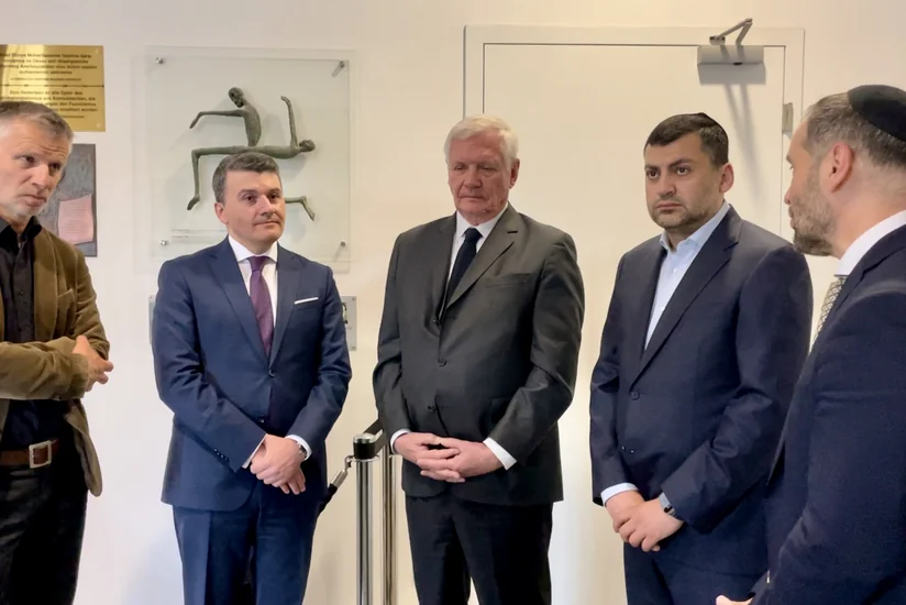 Daxau düşərgəsində azərbaycanlı əsirlərə həsr olunan xatirə lövhəsi açılıb 