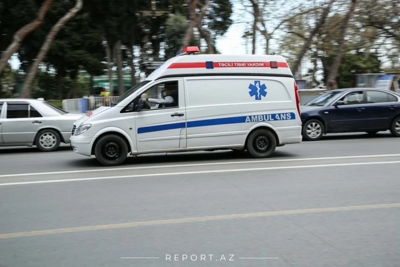 В Баку автомобиль сбил пожилую женщину