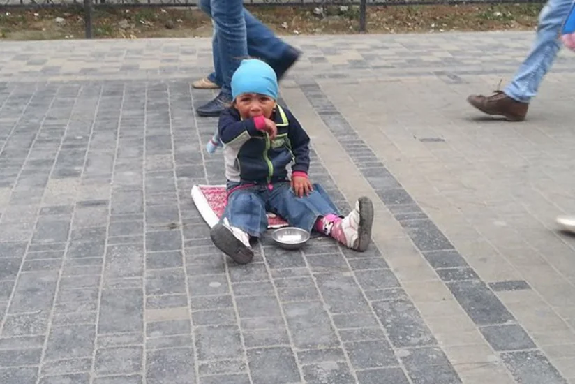 Gürcüstanda 4 uşağı dilənməyə məcbur edən ana və xala saxlanılıb