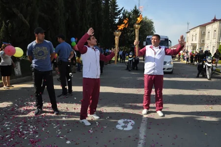 Samux birinci Avropa Oyunlarının məşəl estafetini qəbul edib - FOTO