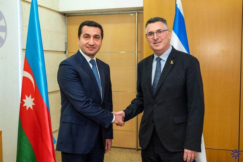 Hikmət Hacıyev İsrailin XİN başçısı ilə regional vəziyyəti müzakirə edib