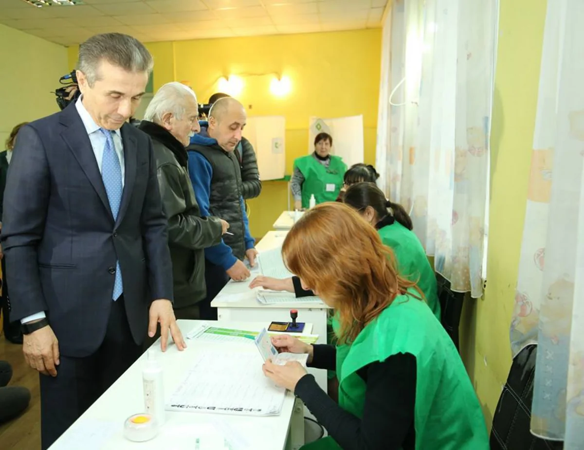 Bidzina İvanişvili: Gürcüstanda prezident seçkilərinin ikinci turunun keçirilməsi ehtimalı azdır - FOTO