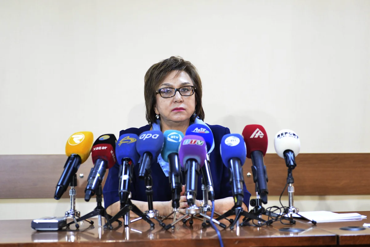 Məleykə Abbaszadə qəbul planını doldurmaq üçün balların aşağı salınması məsələsinə münasibət bildirib